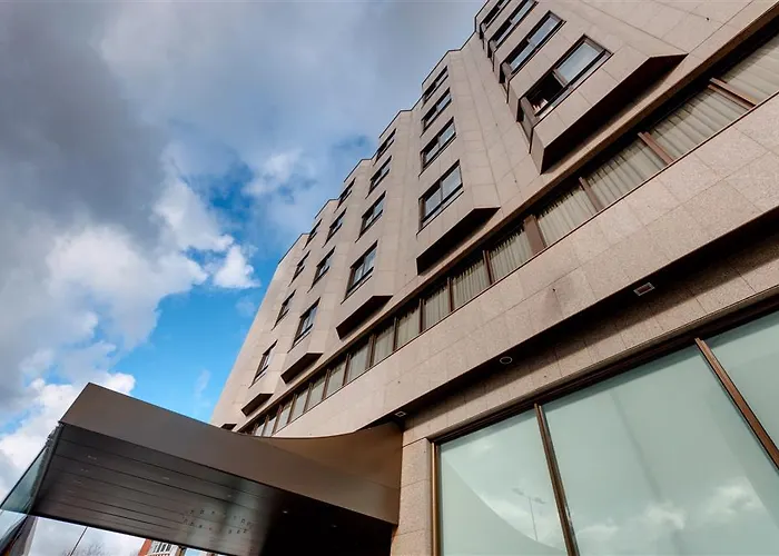 Galeones Affiliated By Melia Vigo